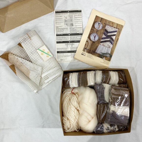 Vintage 70s Aronelle Wall Hanging Craft Kit Weaving Rug Hooking 2511 - Picture 3 of 5